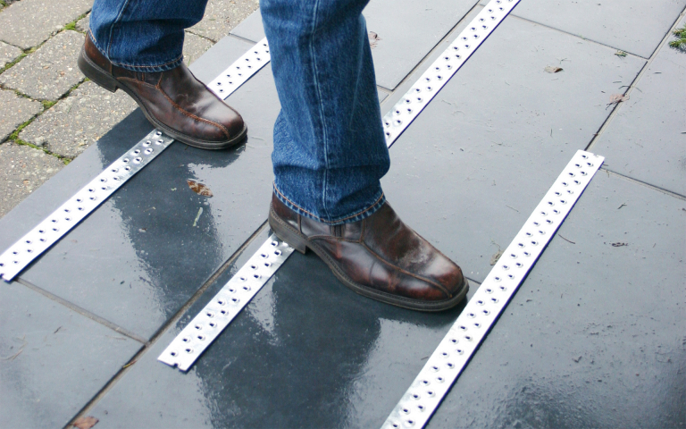 Metal anti-slip strip